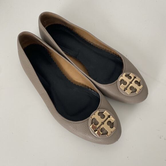 Tory Burch Claire Ballet Flat French Gray Tumbled Leather Round Toe Gold Logo 9 - Picture 2 of 13